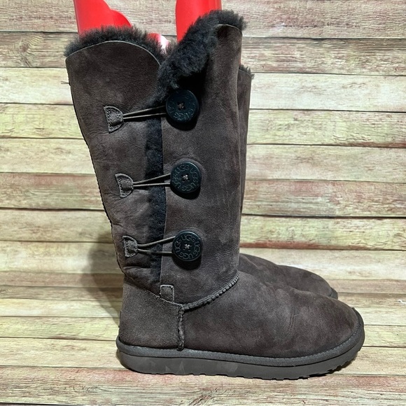 Ugg Brown Tripple Button Bailey Boots - Picture 6 of 11